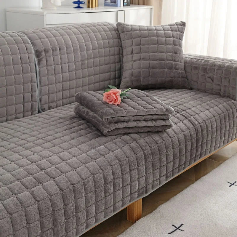 Maison Canin : Le Sofa-Protector en Fausse Fourrure